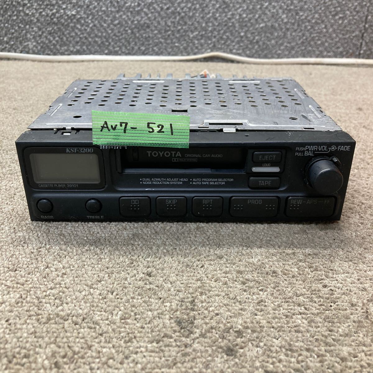 AV7-521 激安 カーステレオ TOYOTA KST-3200 08690-00570 SP-7200TM1 8302872 カセット テープデッキ オーディオ 通電未確認 ジャンク拍卖