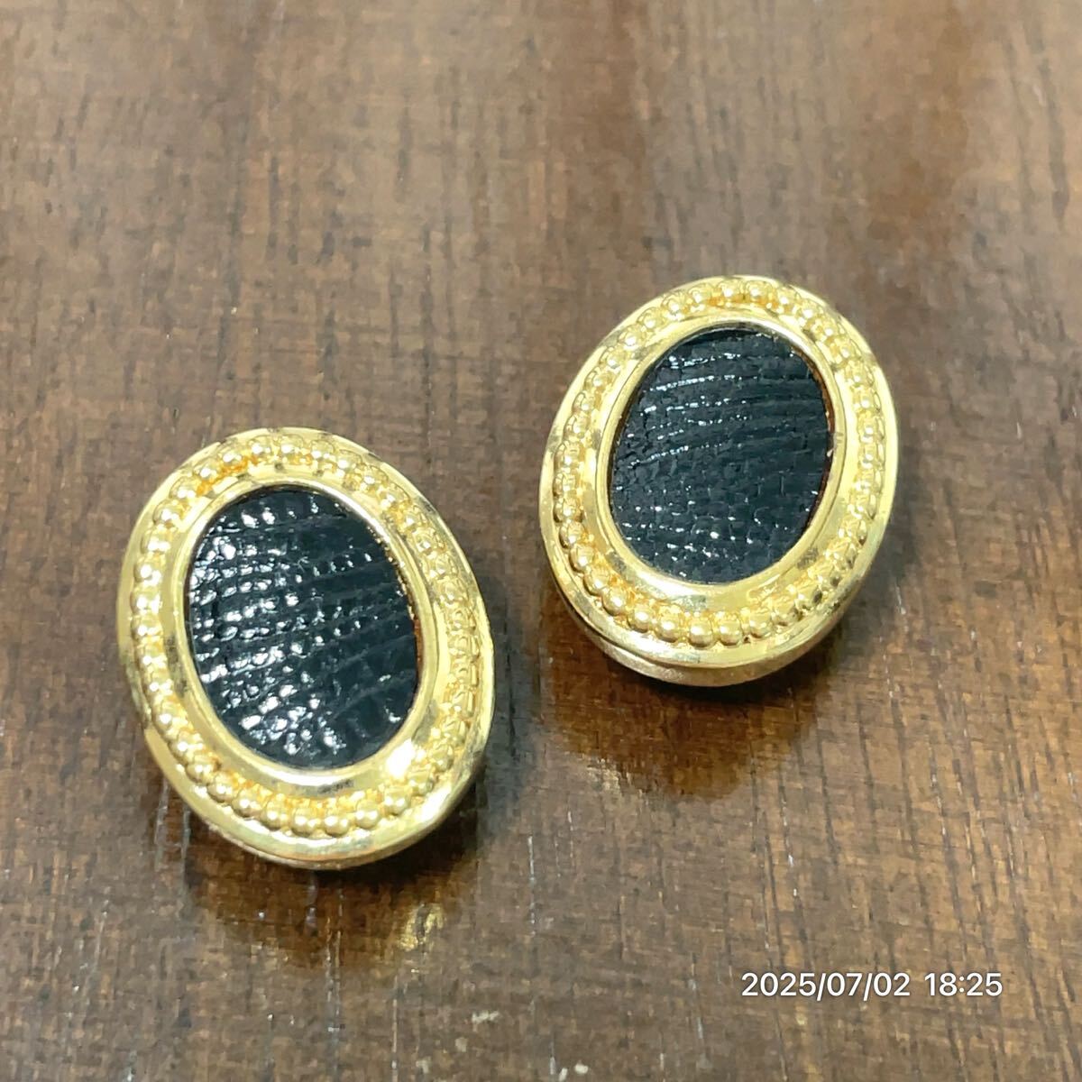 Burberry バーバリー オーバル調 ゴールド×ブラックカラー エキゾチック柄 革 レザー イヤリング アクセサリー 装飾品 小物拍卖