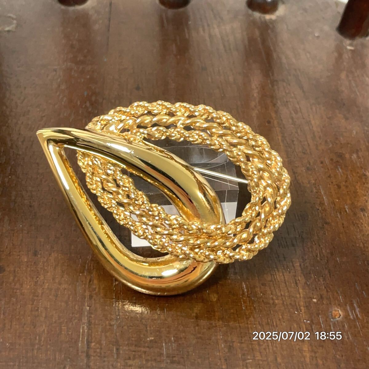 美品 VENDOME ヴァンドーム ダブルドロップ風 ツイスト ゴールドカラー ブローチ アクセサリー 装飾品 ファッション 小物拍卖