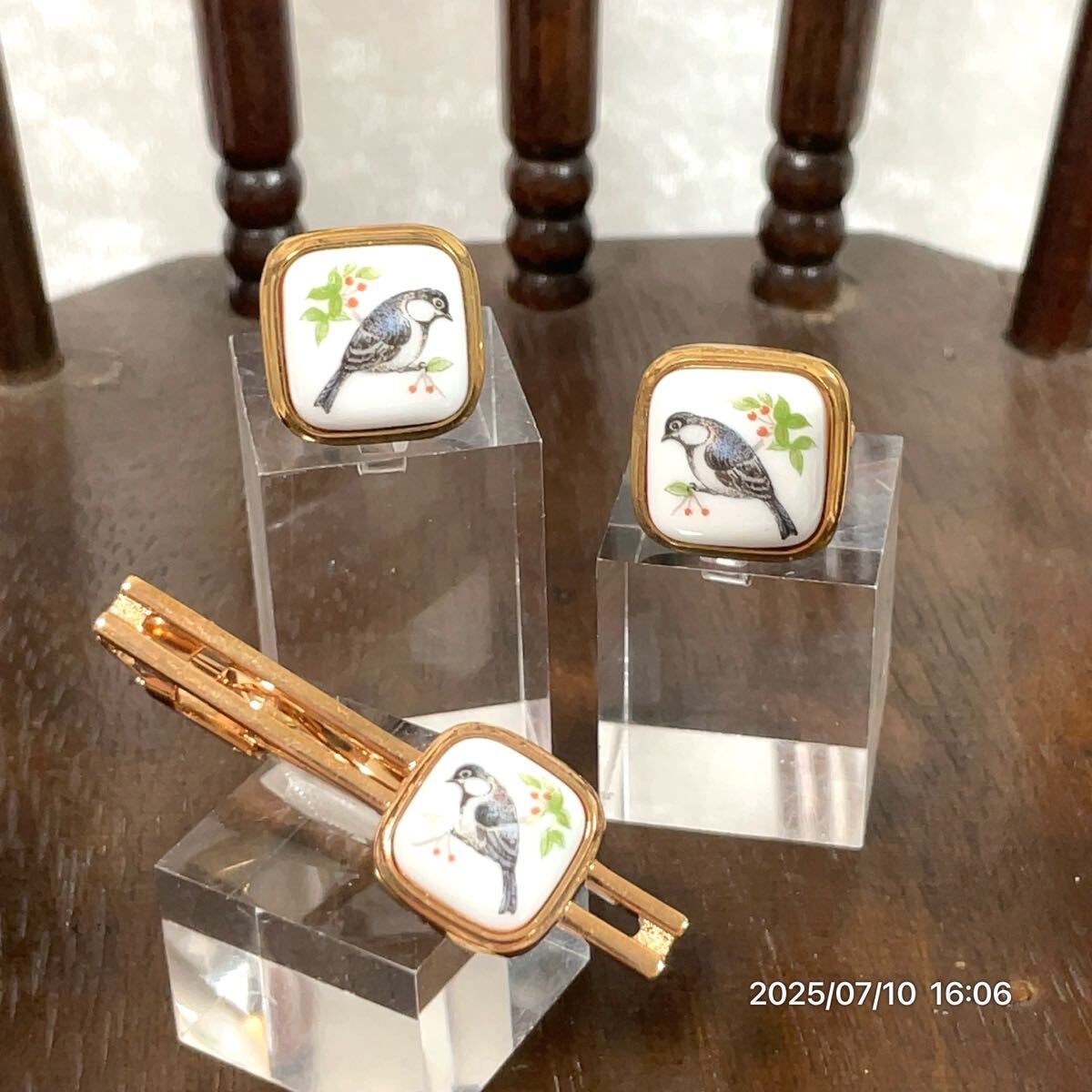 高級 OKURA 大倉 オオクラ 小鳥モチーフ 陶器 ゴールドカラーボディ ネクタイピン カフスボタン セット アクセサリー 装飾品 小物拍卖