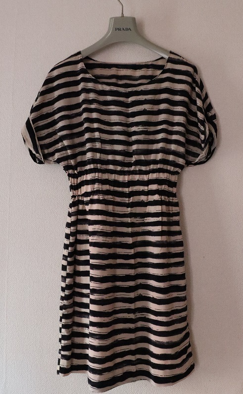 URBAN RESEARCH アーバンリサーチ サテン ボーダー ワンピース フリー オフ×ネイビー 未使用品拍卖