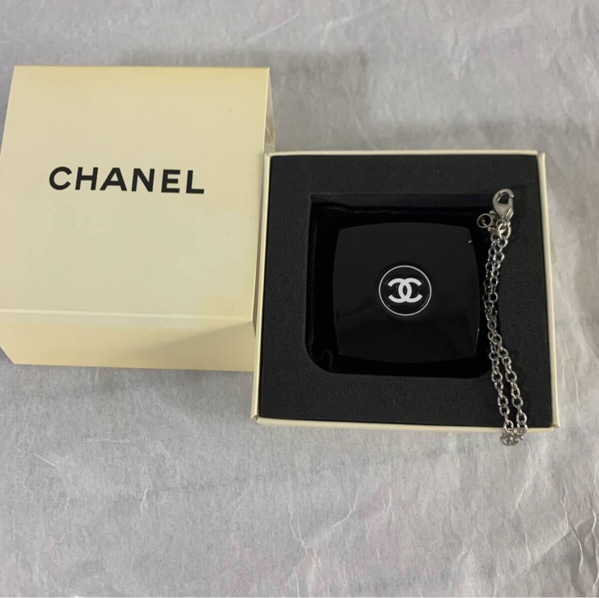 CHANEL シャネル コンパクトミラー付ストラップ拍卖