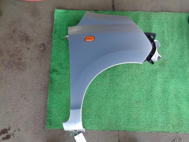 ライフ DBA-JC1 右Fフェンダー NH700M アラバスターシルバーメタリック拍卖