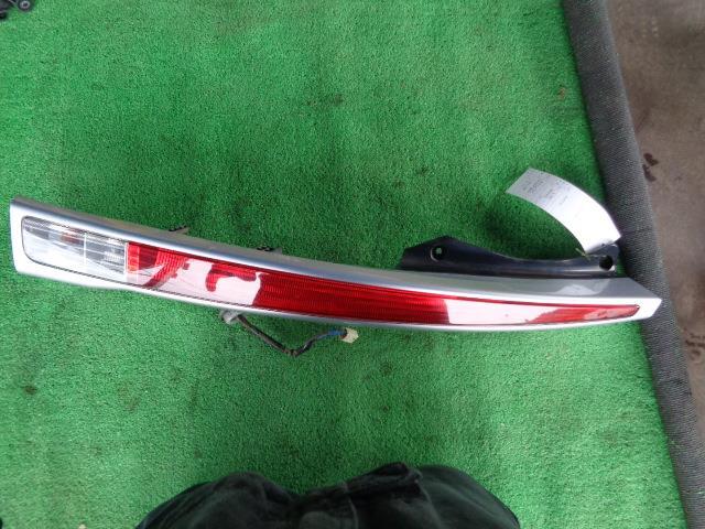 ムーヴ DBA-L175S 純正 右テールランプ/テールレンズ S28 ブライトシルバー(M) イチコ D050拍卖