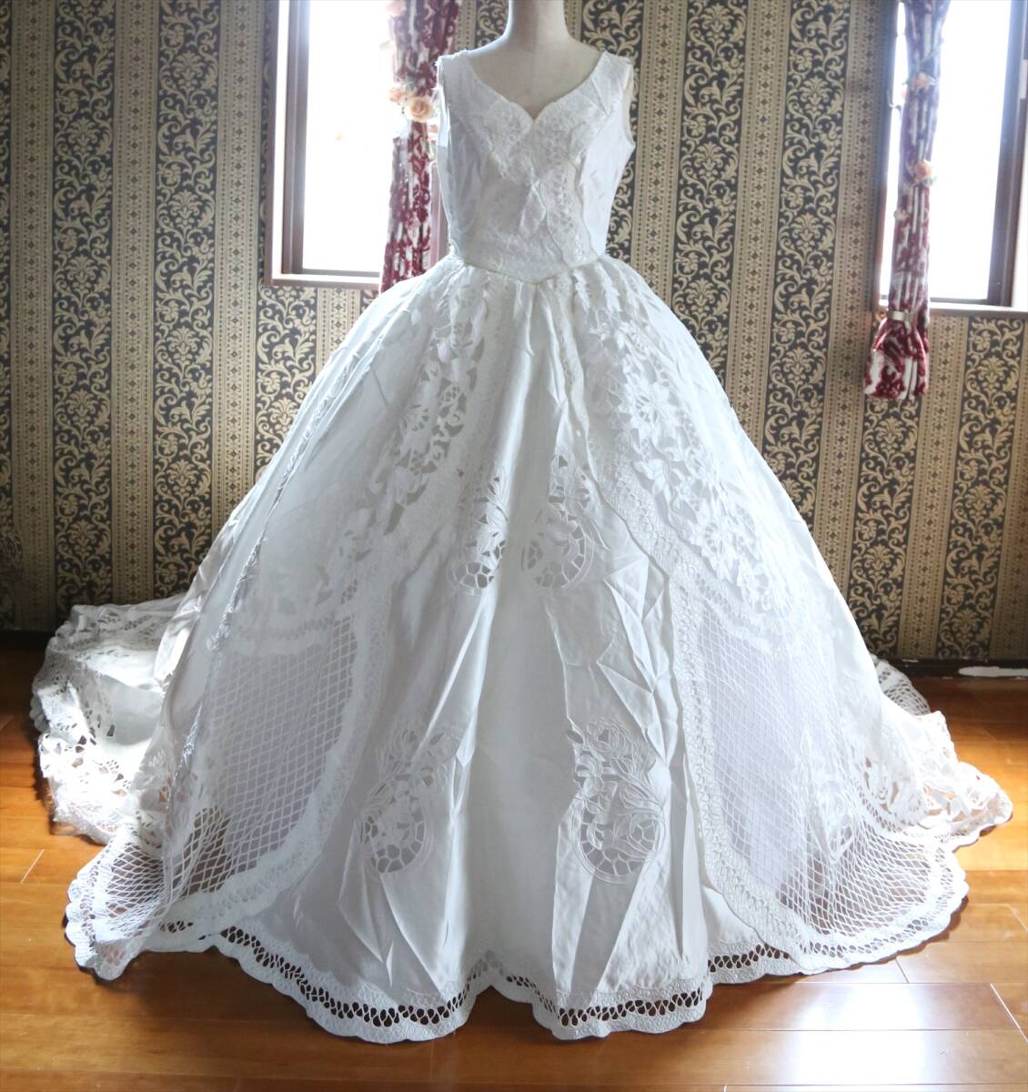 露出控えめで清楚なロングトレーン高級ウエディングドレス9号Mサイズクラッシックドレス舞台衣装拍卖