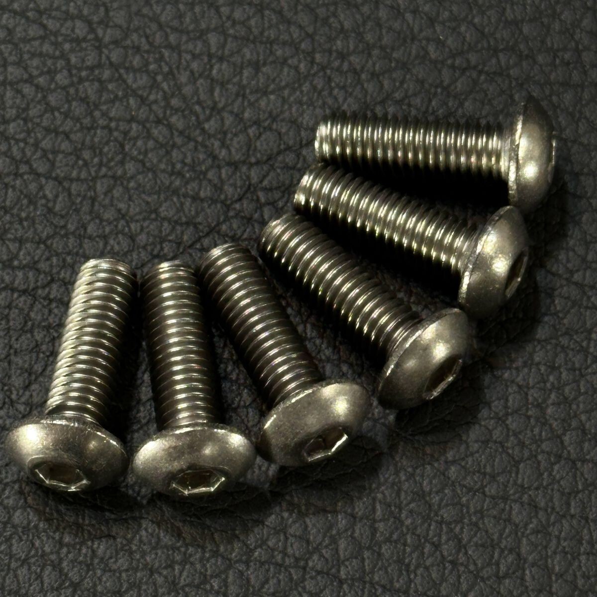 純チタン MOMO NARDI ステアリング ビス M5×15 ボタン型 6個 モモ ナルディ ネジ ボルト ホーンボタン 取付け ねじ ハンドル bv1558拍卖