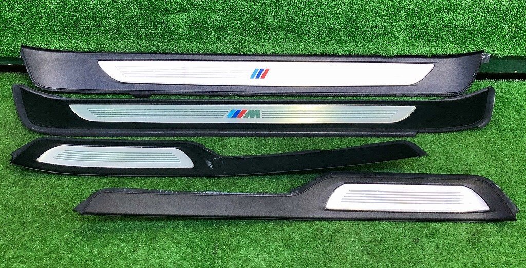 ☆BMW 320i ツーリング E91 スカッフプレートセット Mスポーツ フチゴムの劣化 取付部折れ多数有 現状品 送料サイズ【B】拍卖