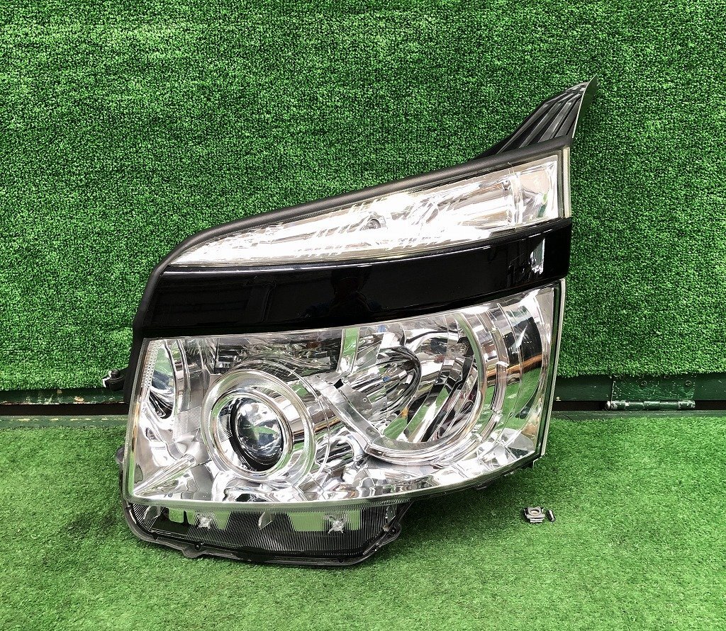 ☆VOXY 70系 ZRR70 HIDヘッドライト ヘッドランプ 左側 ジャンク品 送料サイズ【B】拍卖