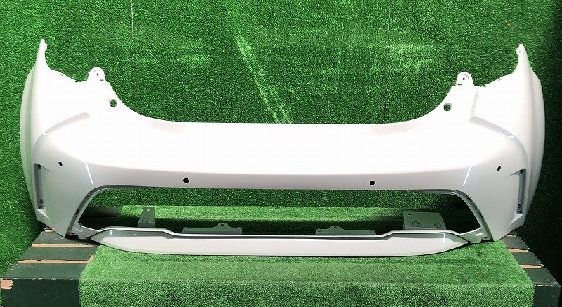 ☆カローラスポーツ 210系 NRE210H リアバンパー パール系色 目立つ傷無し 52159-12956-A1 送料サイズ【2L】拍卖