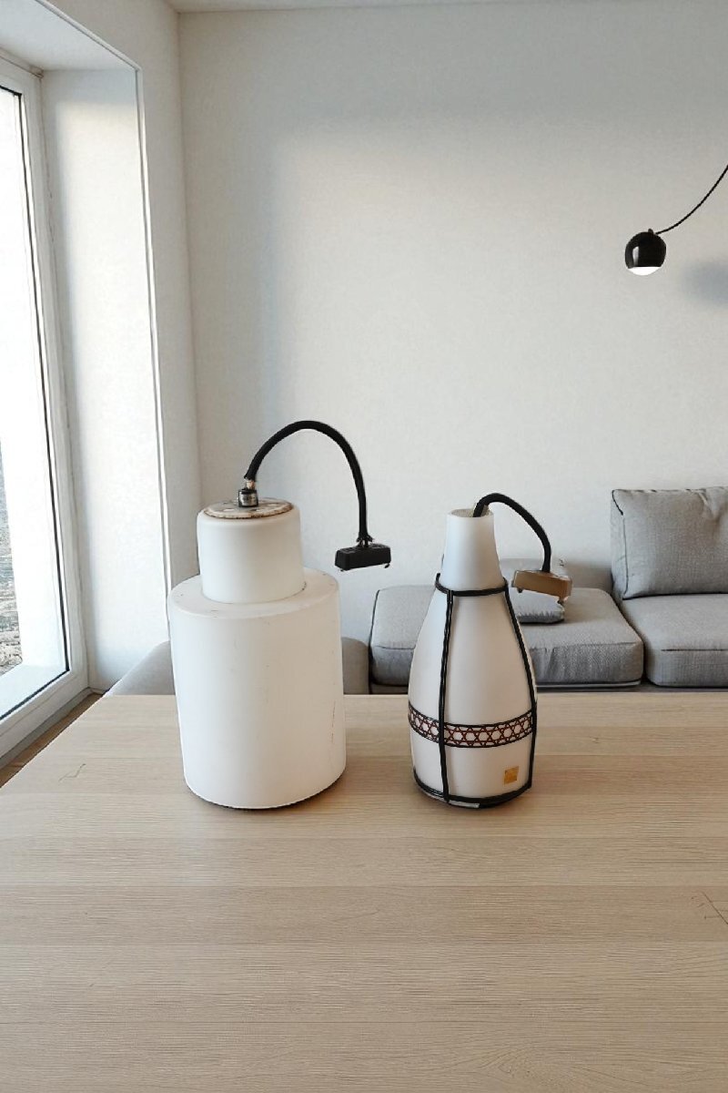 ○和モダンな白ガラス傘の吊り照明 2点セット 筒型 ワイヤー飾り レトロ 古民家 昭和 ヴィンテージ 古道具のgplus広島 2507i拍卖