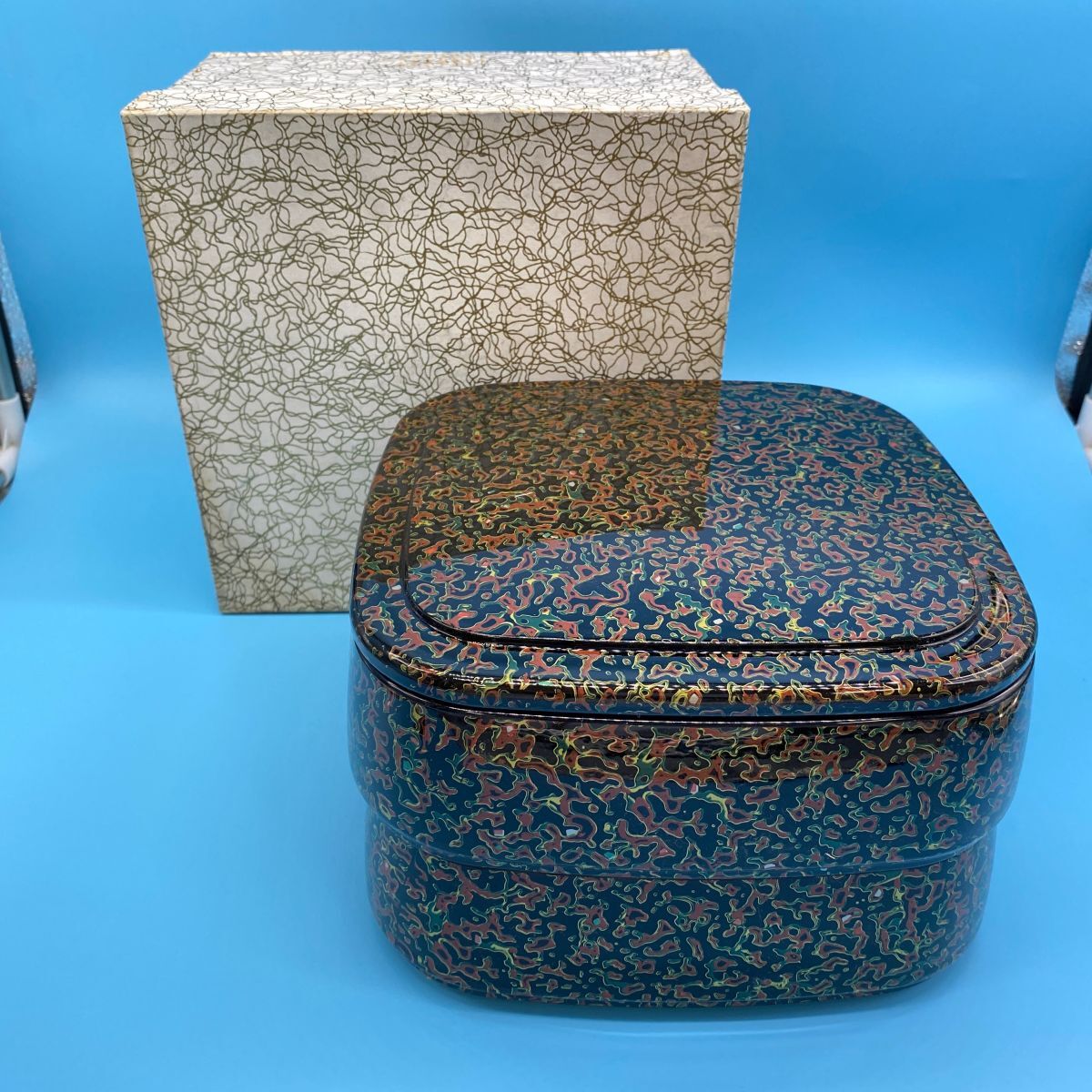 【20068Z】角二段重箱 貝堆朱 2段 紙箱付 蓋裏×中 朱色 漆器 和食器 正月 おせち 節句 漆塗 伝統工芸品 経年保管品 中古品 梱包60サイズ拍卖