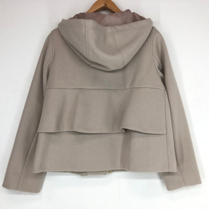 couture brooch クチュールブローチ 軽くて暖かい バックフリル ショートコート SIZE: 40 ピンクベージュ LH632025072606拍卖