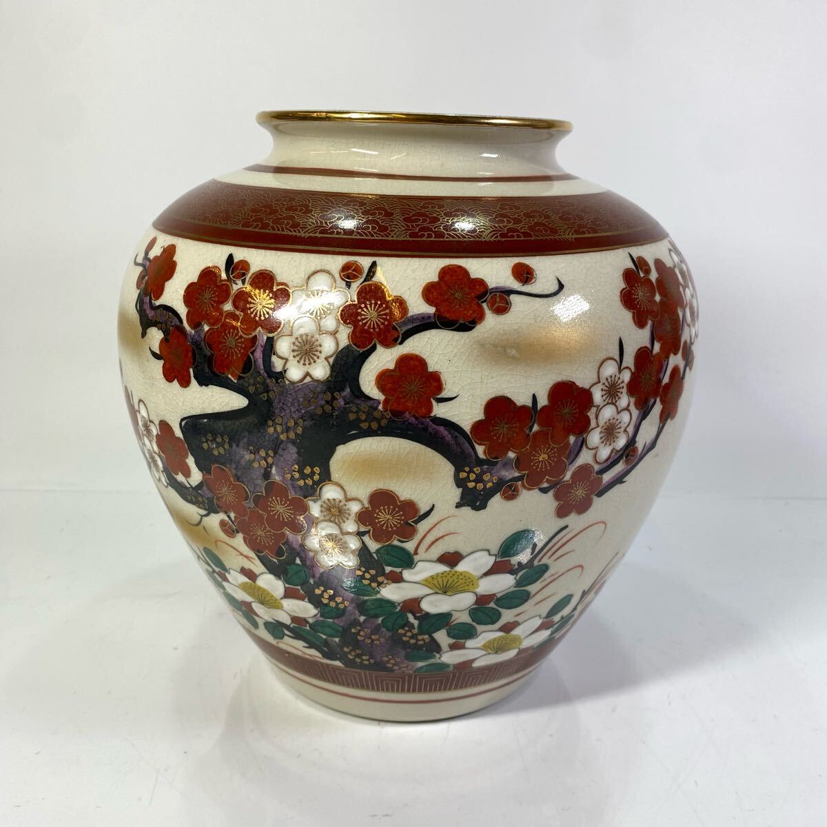九谷焼 美泉 花瓶 梅 花 金彩 陶磁器 花器 花入 花生 壺 壷 色絵 彩絵 赤絵 置物 インテリア 飾壺拍卖