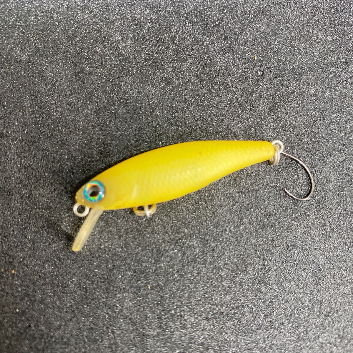 ジャッカル タイニーフライ 3.8cm 1.6g ナチュラルカラー 管釣りエリア 渓流 トラウト メバル拍卖