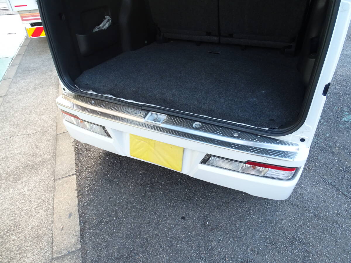 送料無料 ダイハツ アトレーワゴン 300系 S320G 321G 330 331系 リア リヤバンパーステップガード 縞模様 シマ板 シルバー ステンレス製 拍卖