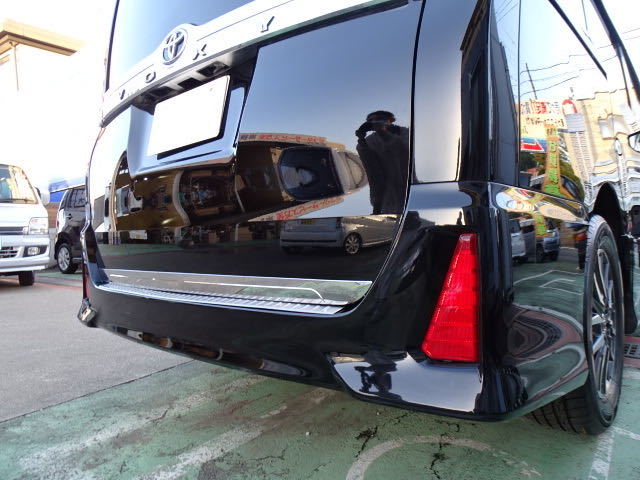 売り切り!未使用 ノア ヴォクシー エスクアイア ZRR80 ZRR85系 メッキ リアゲート バックドア ガーニッシュ リアバンパーガードの2点拍卖