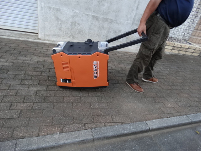 工場紹介動画付 プロ仕様 未使用 インバーター 発電機 停電 節電 電力不足 災害対策 アウトドア キャンプ 移動販売 最大出力5000W 車輪付拍卖