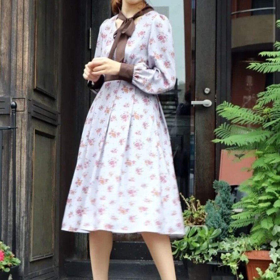 美品 dazzlin ダズリン グレーブルー地 花柄 長袖 リボンタイ ワンピース拍卖
