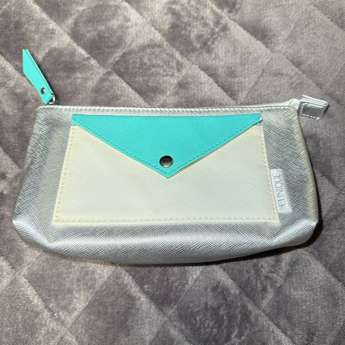 【極美品】 CLINIQUE クリニーク ポーチ シルバー コスメポーチ 化粧ポーチ ペンケース 筆箱 アクセサリーポーチ 小物入れ拍卖