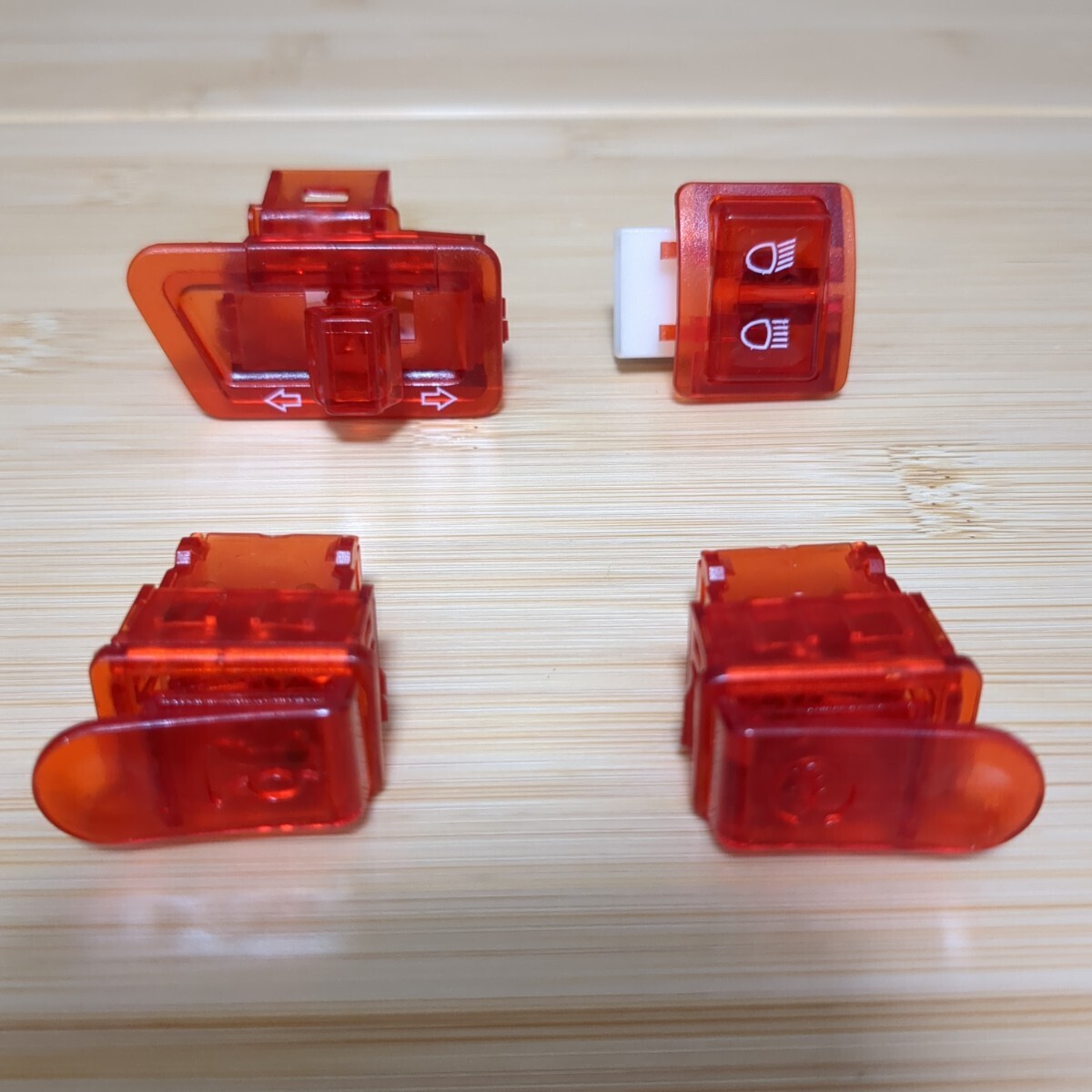 Dio スケルトンスイッチセット 赤 レッド AF27 AF28 AF34 AF35 AF62 AF68 【・ウィンカー・ハイロー切り替え・ホーン・セルスタート】拍卖