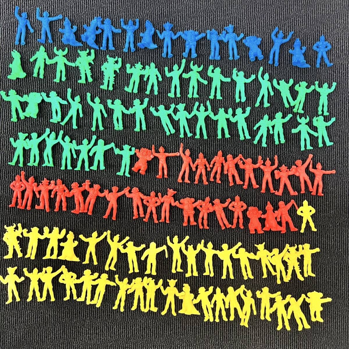 ウルトラマン 怪獣 消しゴム 4色 大量 まとめ売り 駄菓子屋 おもちゃ 塩ビ フィギュア ミニチュア 当時物 パチ パチもの 管理:コ⑭拍卖