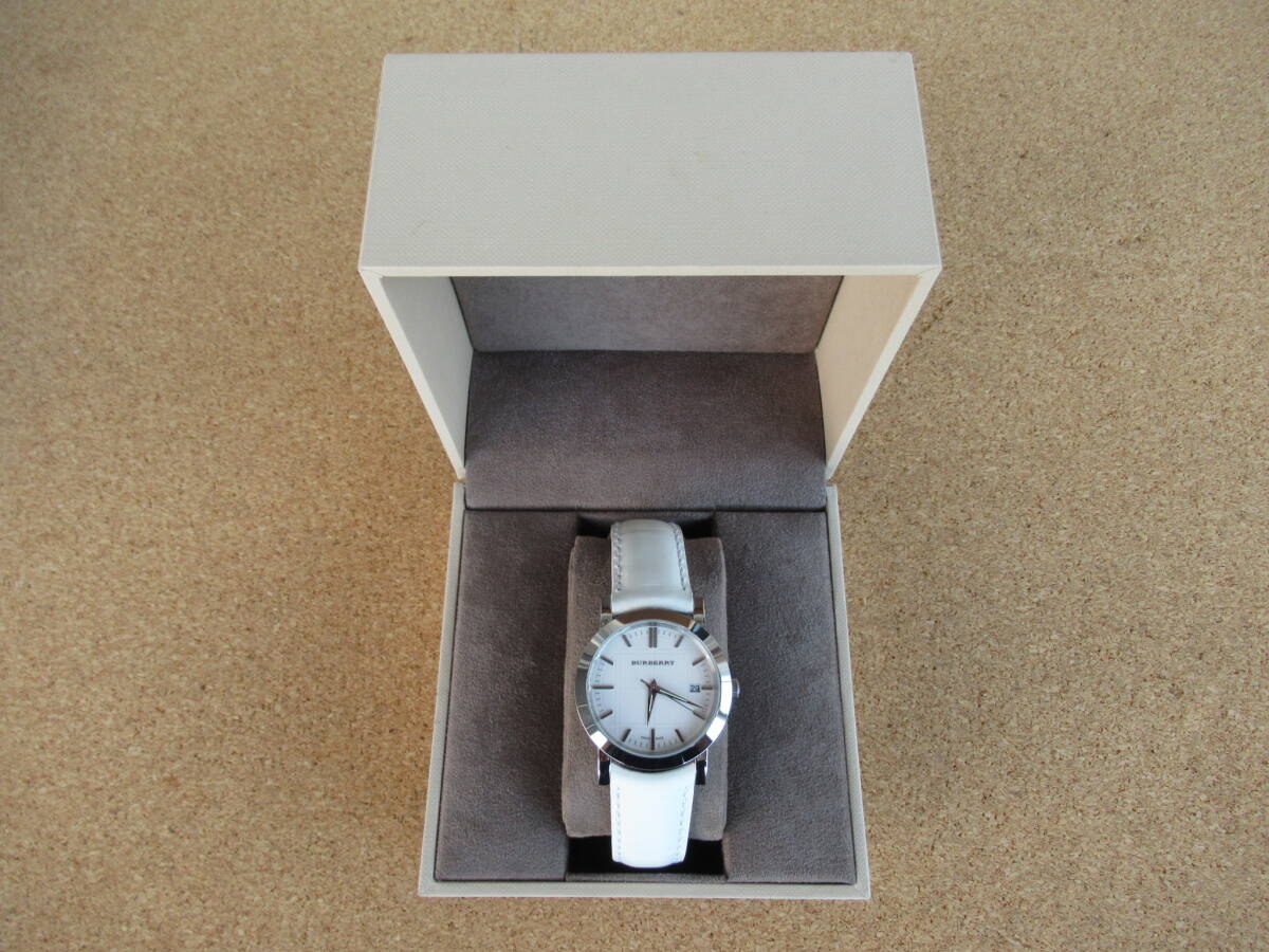 バーバリー ヘリテージ BU 1380 未使用長期保管品 稼働品 純正革ベルト&尾錠 箱付き 激安 !!拍卖