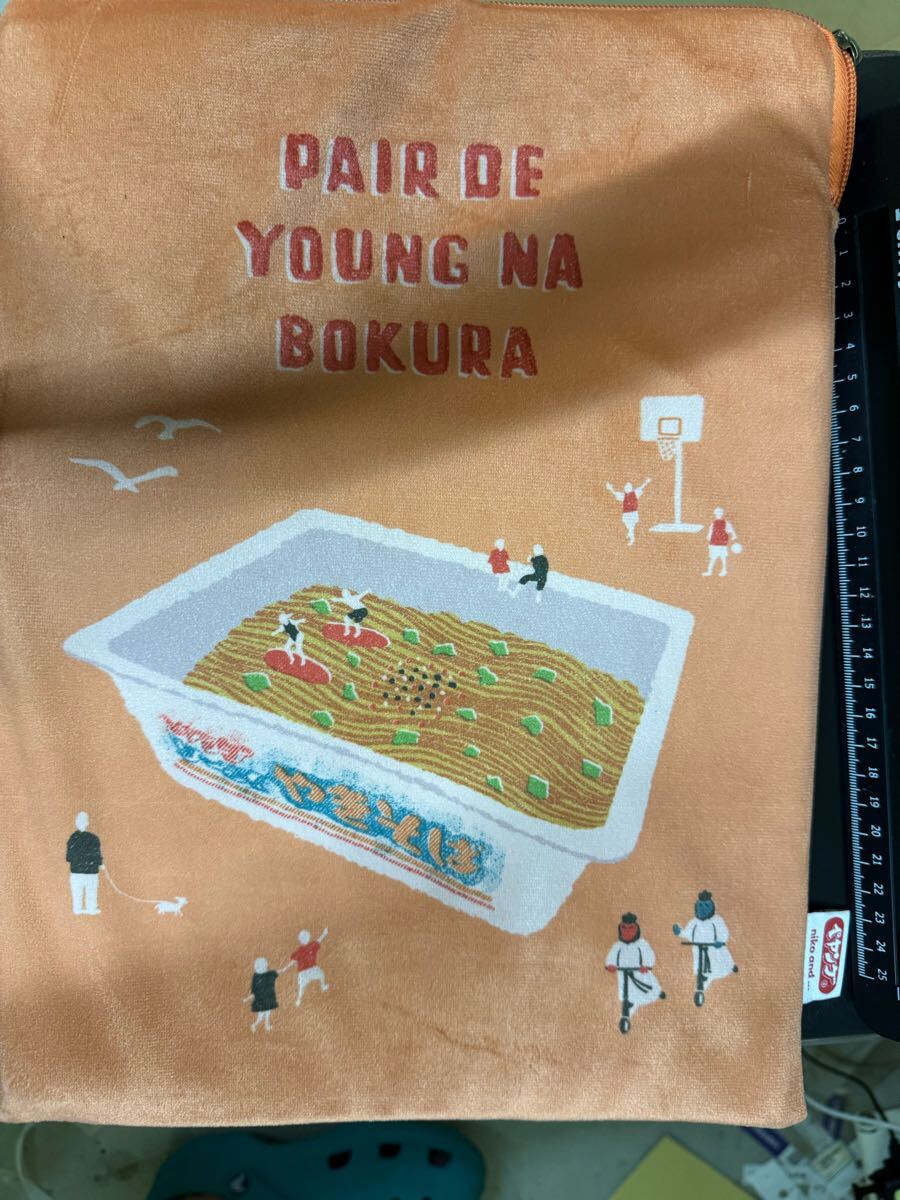 niko and...ニコアンド×ペヤング PCケース 軽く折り曲げて送ります拍卖