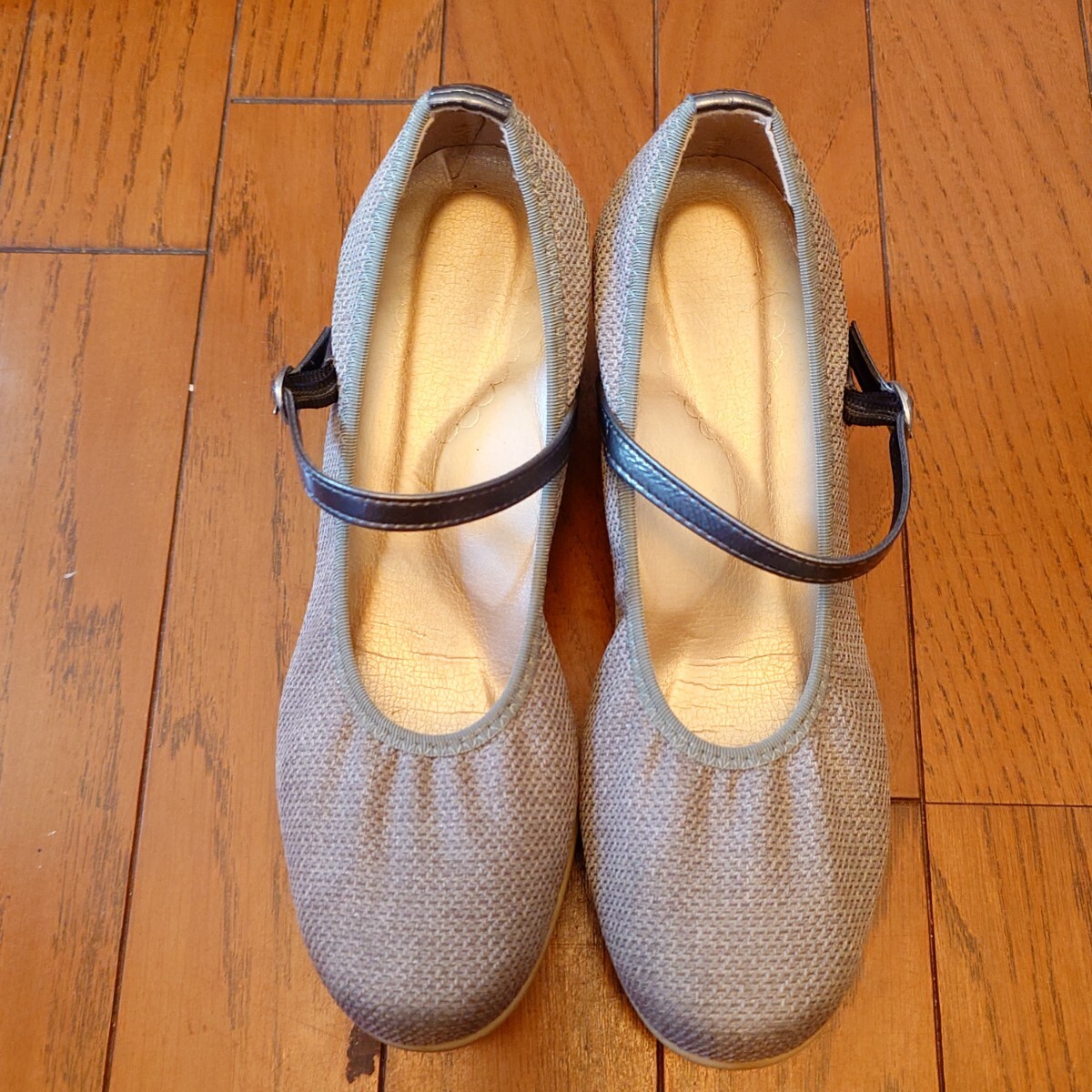 ファーストコンタクト Firstcontact 痛くないパンプス シルバー グレー系 ストラップ ウエッジソール 美品 23.5拍卖