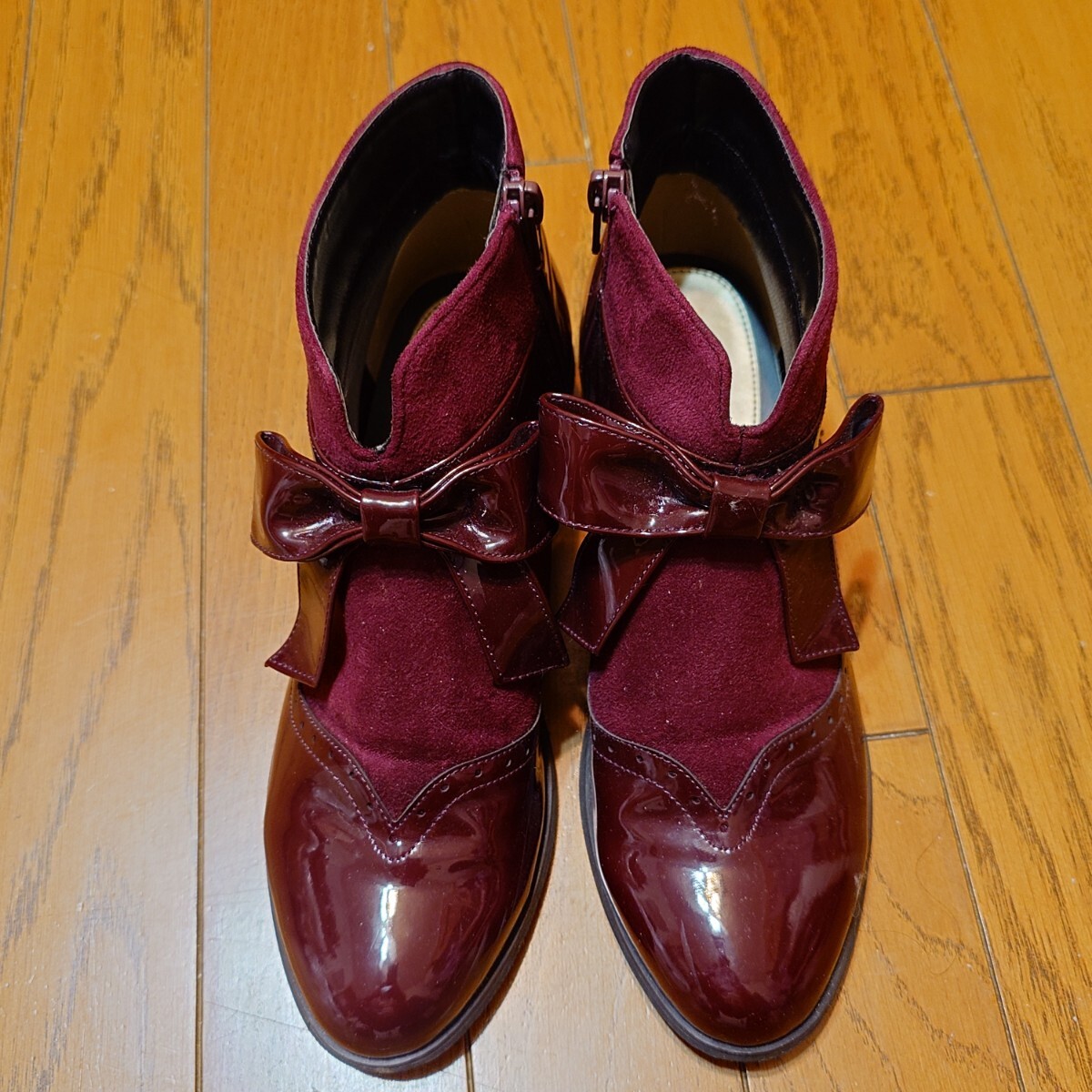 アクシーズ axes ポエティック ショートブーツ ワインカラー パールモチーフ リボン スエード エナメル エンジ Mサイズ拍卖