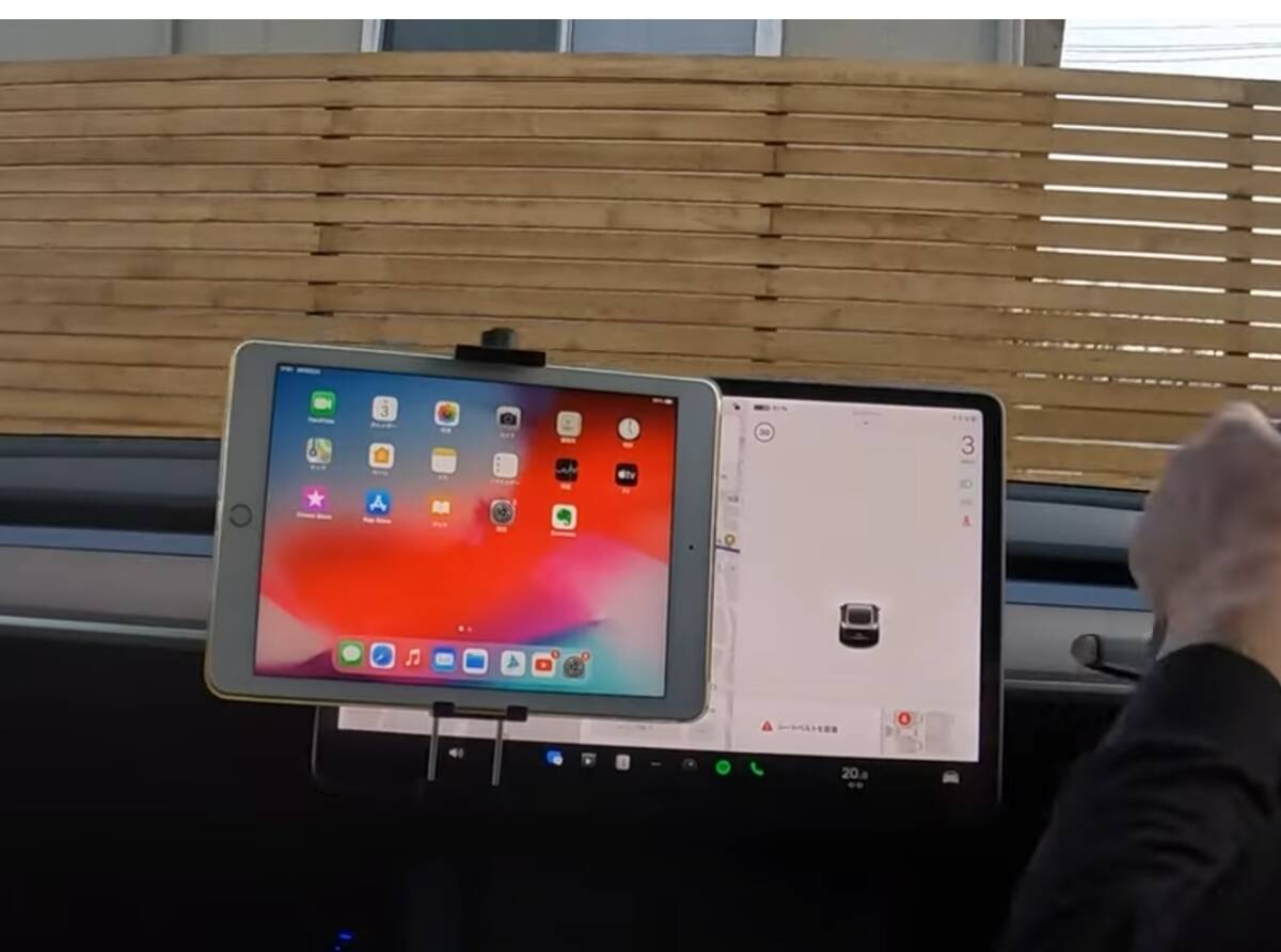 テスラ モデル3 モニターONモニター 走行中でもモニターを見れます拍卖