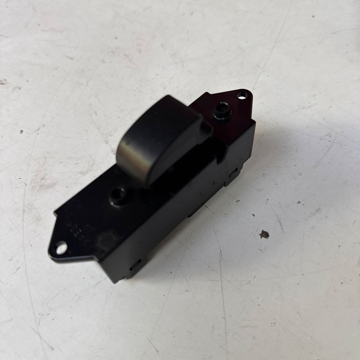 230141 三菱 HA1W アイ 助手席側窓ガラススイッチ拍卖