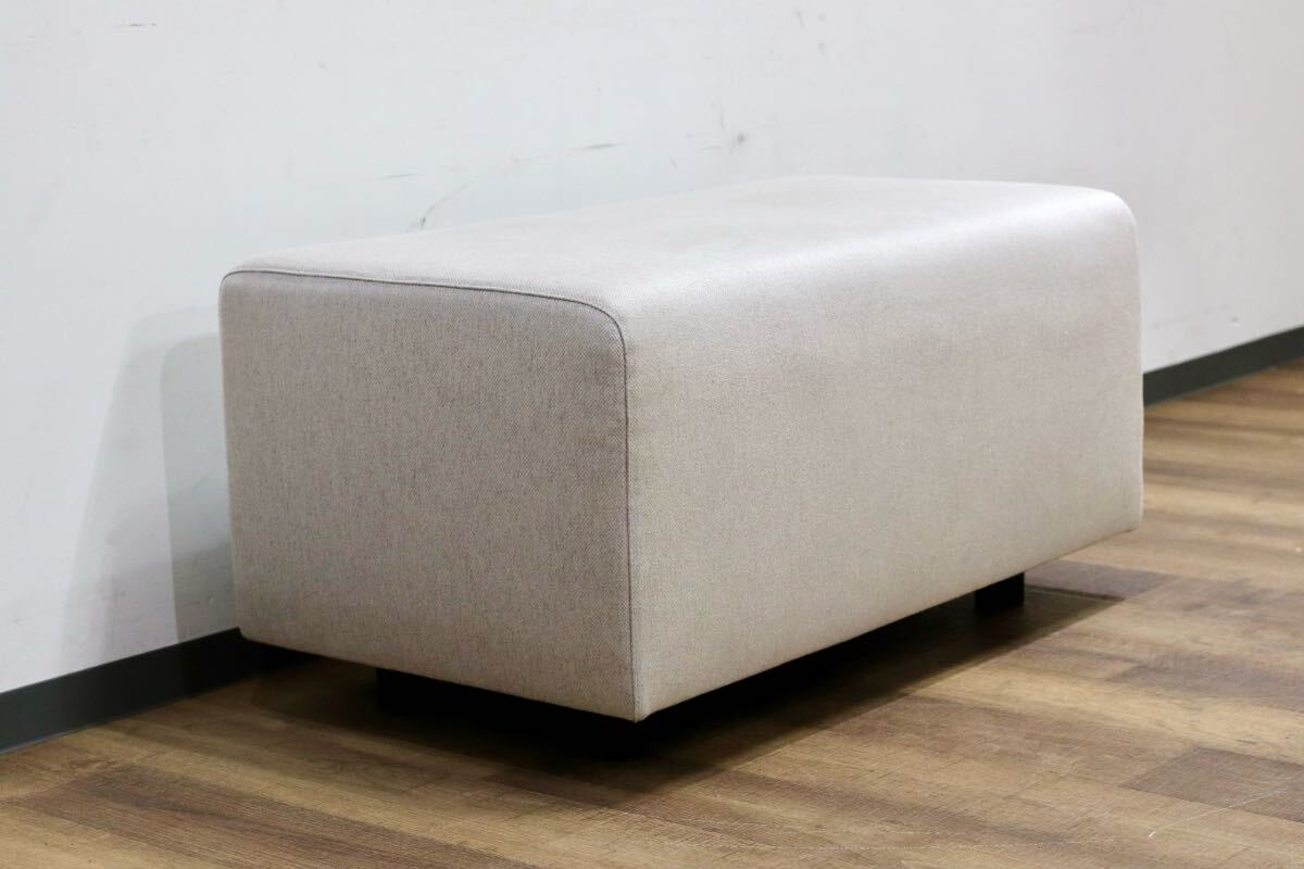 GMIH121B○cassina ixc / カッシーナイクスシー LIVING DIVANI オットマン スツール ベンチソファ イタリアモダン カバーリング 展示品拍卖