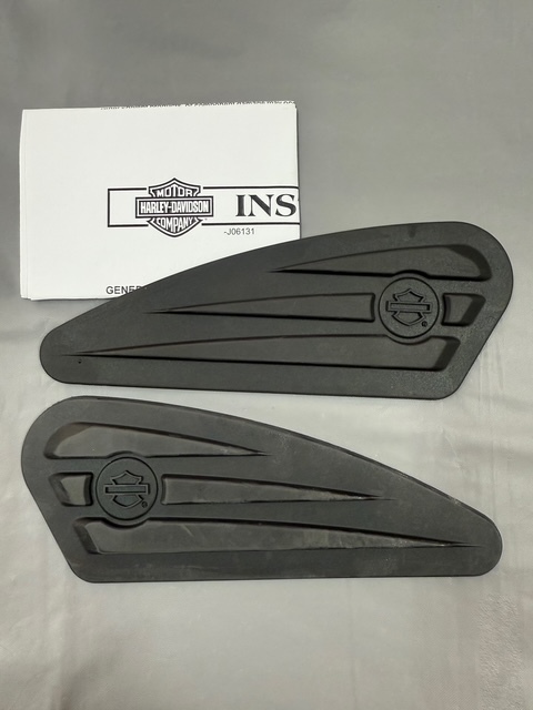 【ハーレーダビットソン純正】 タンクニーパッド・キット 57300065 新品 特価 スポーツスター ダイナ ソフテイル ツーリング タンクパット拍卖
