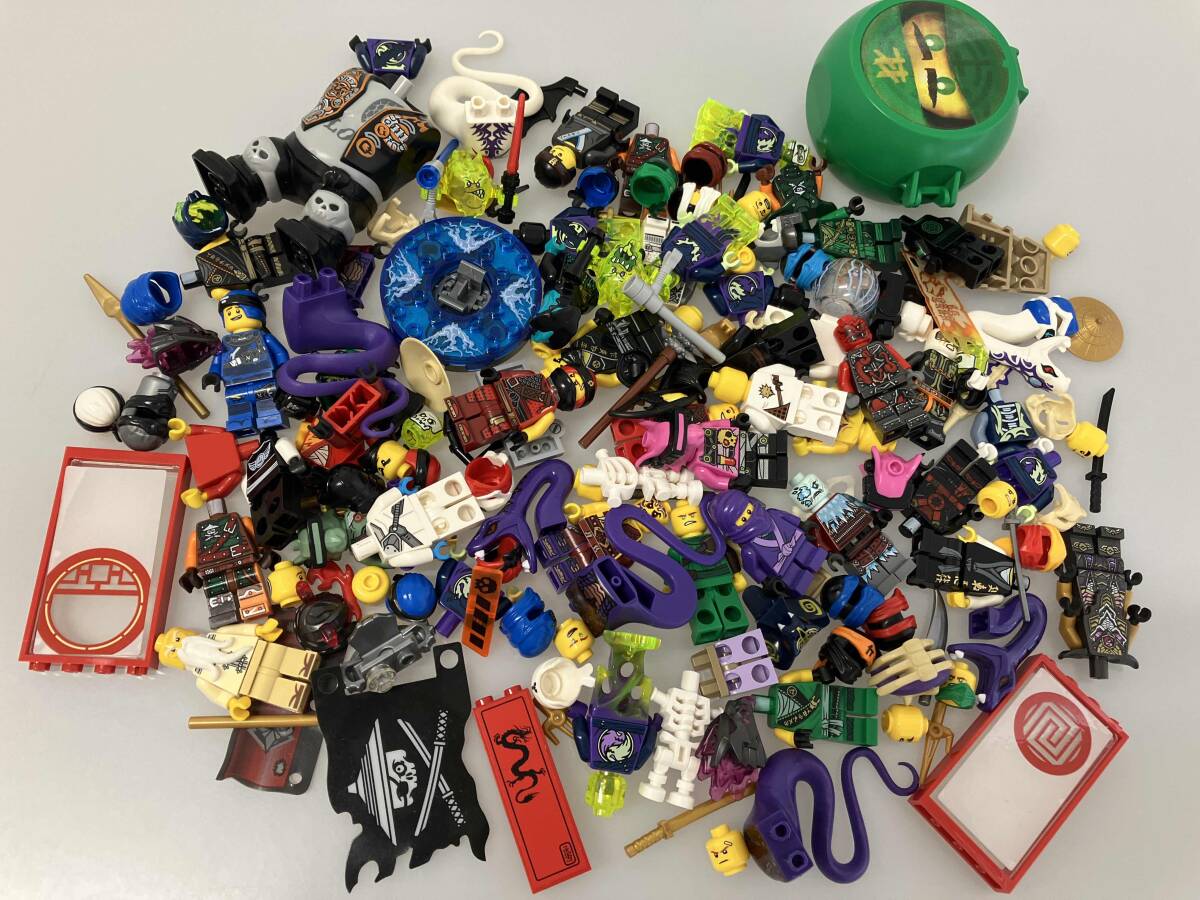 LEGO レゴ ニンジャゴー ミニフィグ 装飾品 バラバラ パーツ 大量 まとめ売り ※NINJAGO 忍者 トルソー レッグ ヘッド 小物 武器 刀 槍 他拍卖
