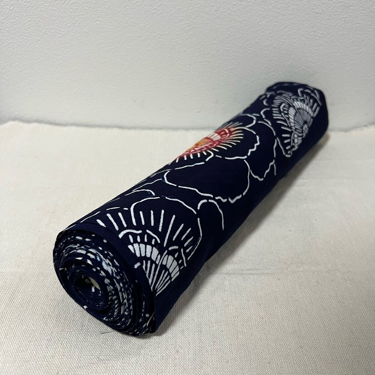 SI■ 未仕立て 反物 紺色 ネイビー 花柄 生地 たんもの リメイク素材 着物 浴衣 和装 布地 ゆかた 和服 おしゃれ フラワー 小物 雑貨拍卖