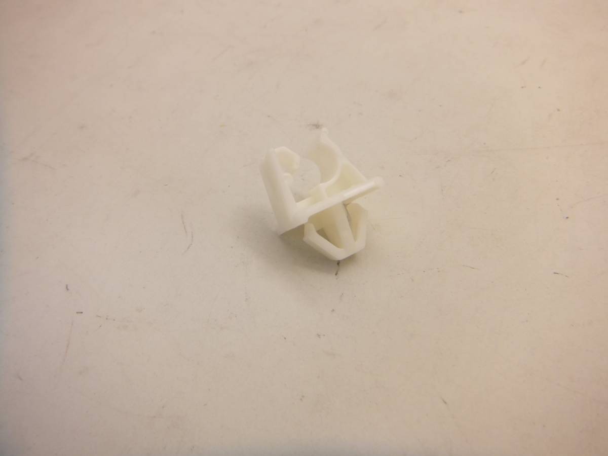 マツダ AZ-1(PG6SA)ボンネット/エンジンフードのステのホルダー1ヶ拍卖