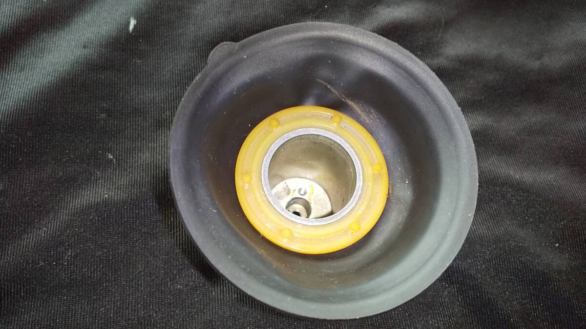 ヤマハ 4KG XJR1200 キャブレター ダイヤフラム1個 ゴム部分社外新品に張り替え済み ボディ部分中古純正拍卖