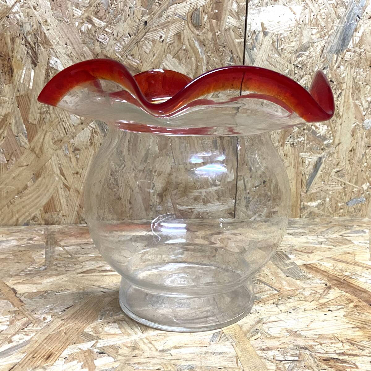 赤縁 金魚鉢 波打ち口ガラス約25cm /ガラスオブジェ/花器 /花瓶 /インテリア拍卖