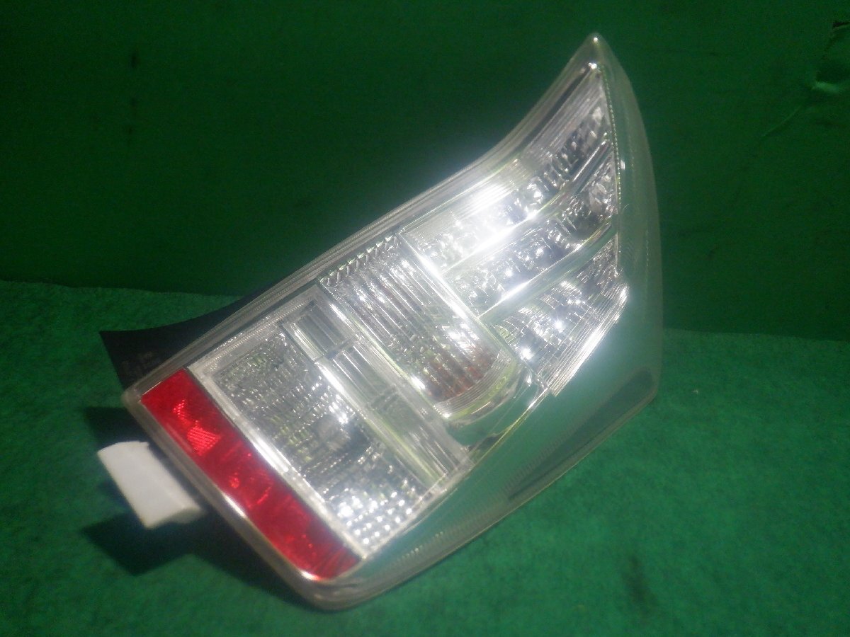 【ヤ①】トヨタ プリウス ZVW30 純正 右テール STANLEY 47-37 LEDバルブ1ケ付替え拍卖
