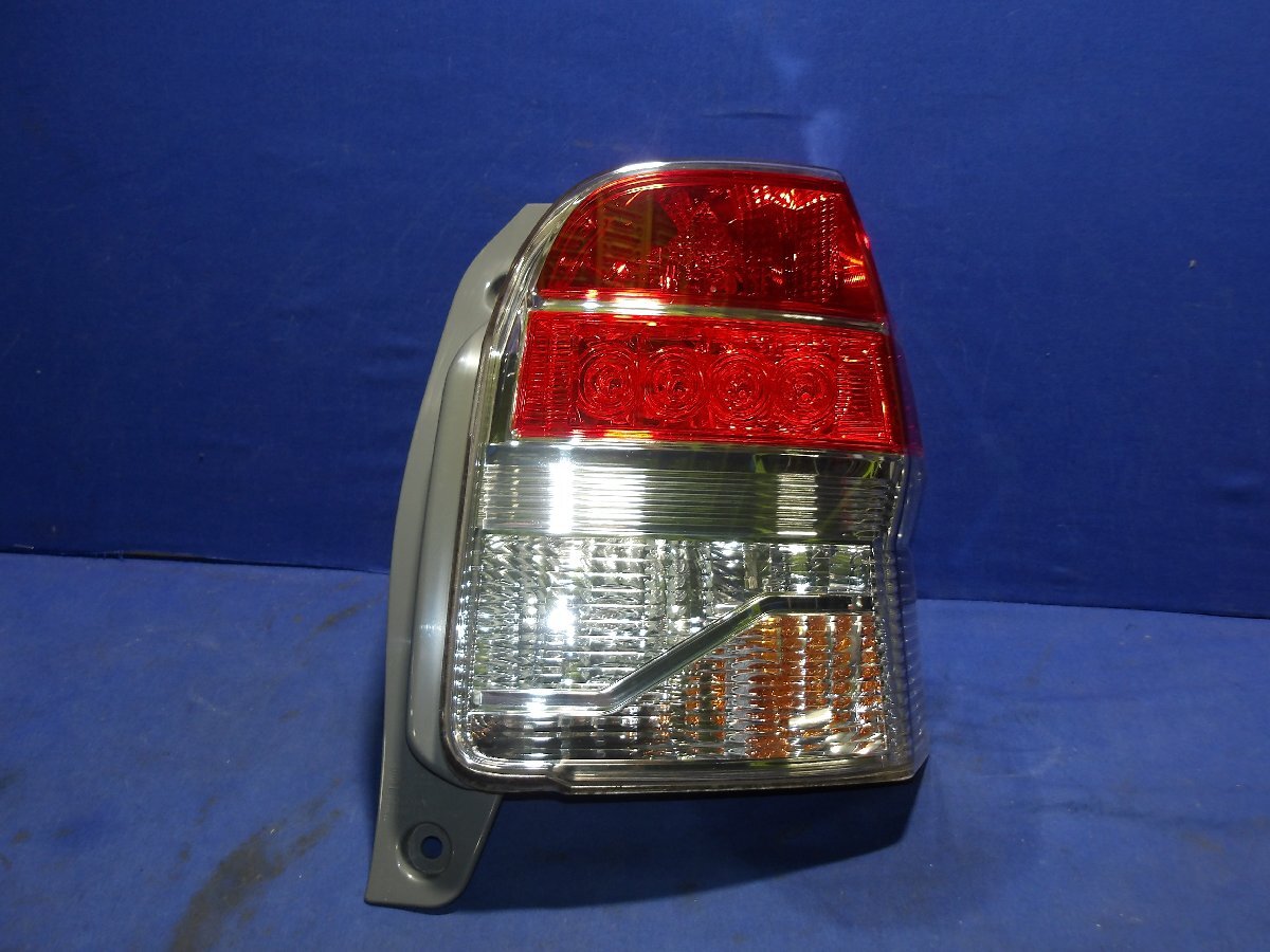 【ヤ①】トヨタ スペイド NCP141/NCP145 純正 右テール STANLEY 52-262拍卖