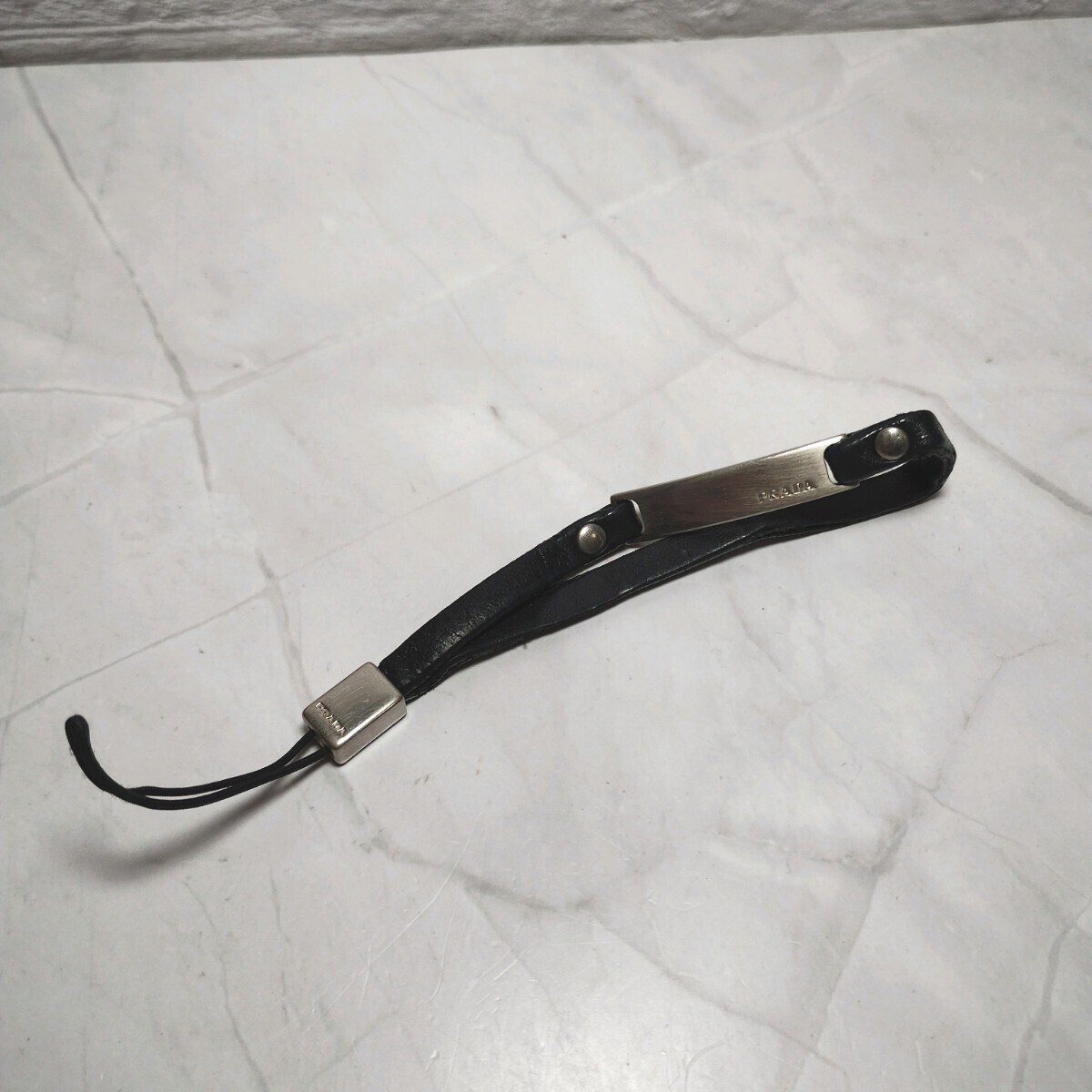 PRADA ストラップ 携帯ストラップ スマホストラップ レザー ブラック プラダ 送料無料拍卖