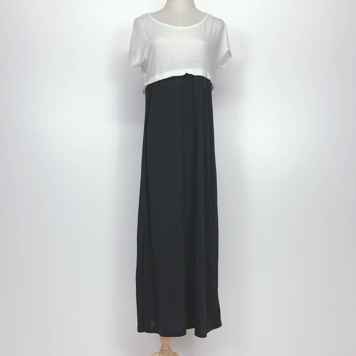 Y2064 GU ジーユー レディース ロングワンピース 半袖 薄手 伸縮性あり L ブラック 黒 ホワイト 白 モノトーン 綿素材含 かわいい 春秋拍卖