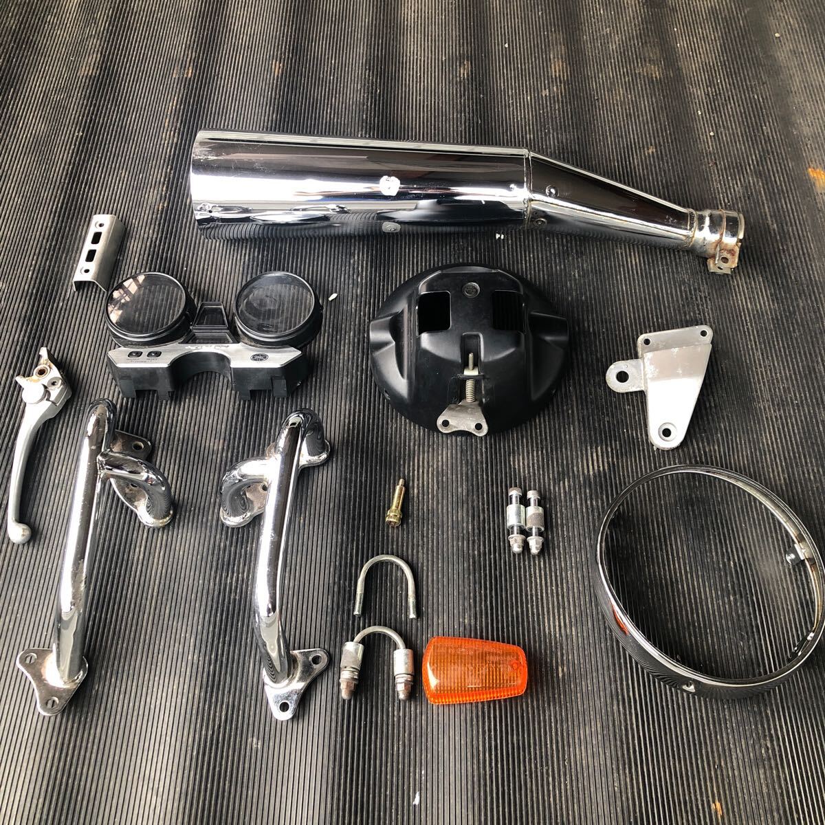 xjr1300 RP01J 中古 各種パーツ 純正 右 マフラー サイレンサー ヘッドライトリム メーターカバー エンジンガード カバー ヤマハ YAMAHA拍卖