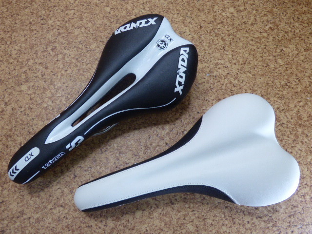 み637【2点セット】XINDA Selle EAGLE XD 自転車 サドル アメリカンイーグルス ホワイト VELO拍卖