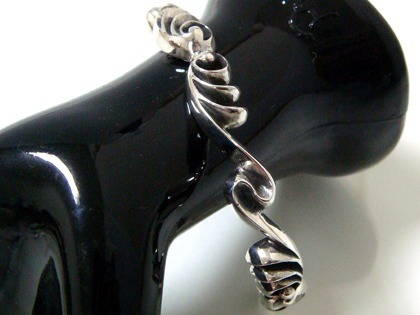 【シルバー925】フェザーバングル ブレスレ メンズ 羽根モチーフ 重厚デザイン拍卖