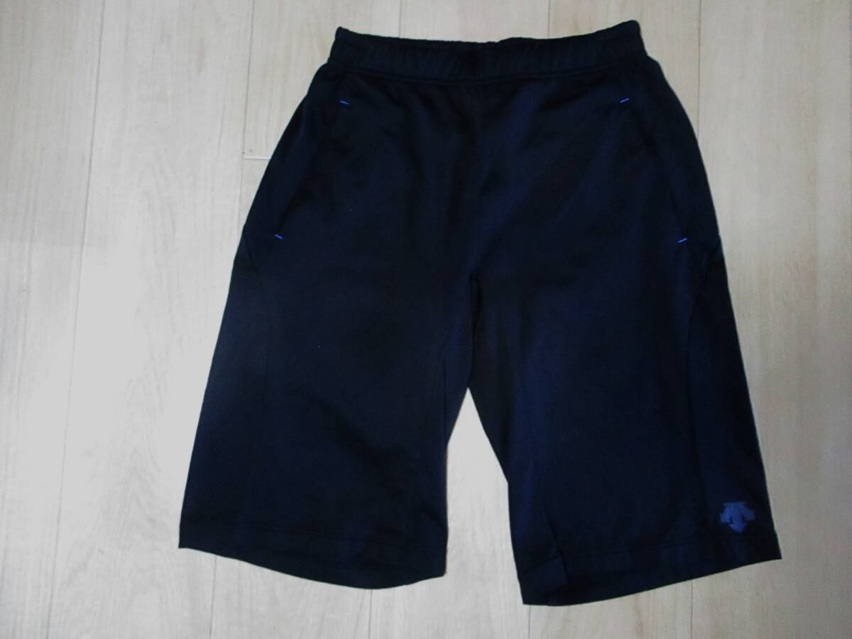 デサント・薄手ハーフパンツ・黒色・サイズM拍卖