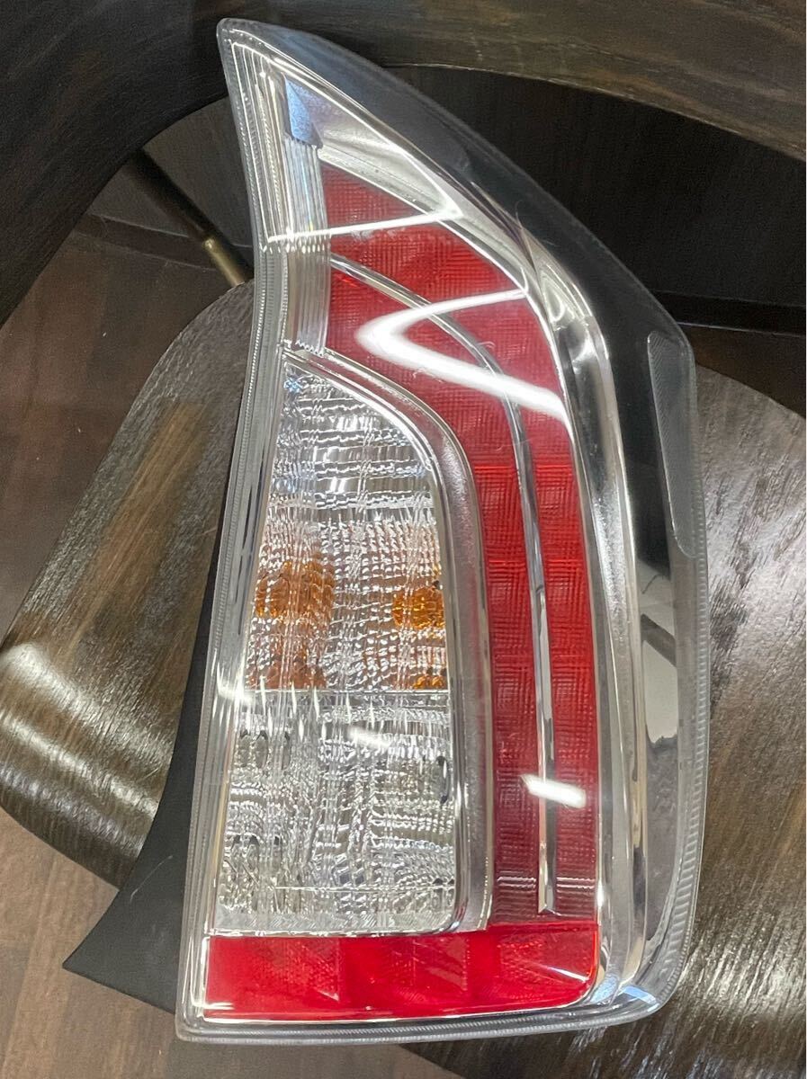 中古 30プリウス 後期 右(運転席側)テールレンズ拍卖