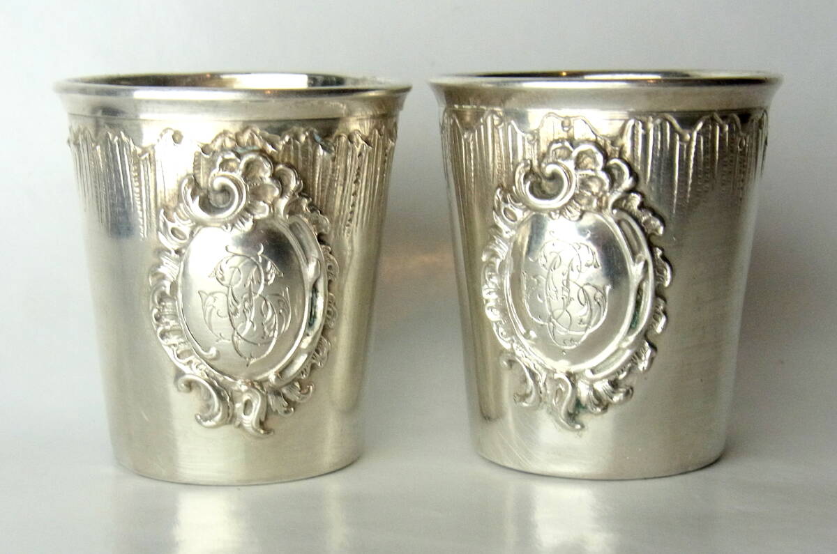 フランス19世紀後期 純銀シルバー950 リキュールカップ 2点 モノグラム メダイヨン意匠 ロカイユ文 銀工房Veuve Ernest Compere 宅急便拍卖