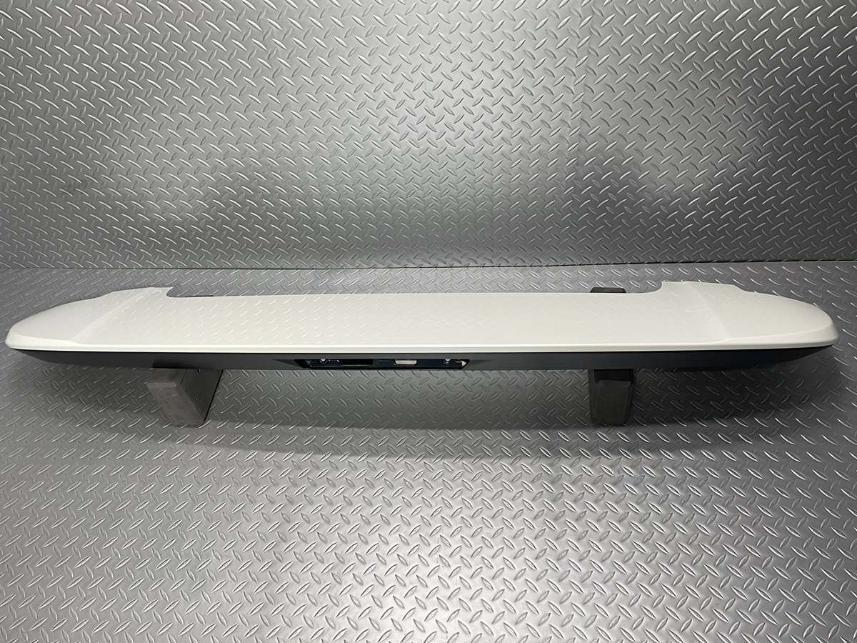 【新車外し】90系 ノア/ヴォクシー 純正 リアスポイラー 白/070/ホワイトパールCS 品番76805-V1010 MZRA90W/ZWR90W(22120056)拍卖