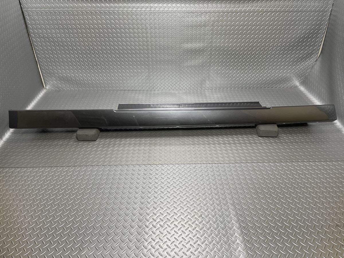 R35 GT-R 前期 純正 サイドステップ右 灰ガンメタリック 品番76850-JF00A (23060024)拍卖